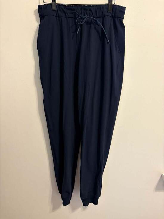 Lululemon Pants - Lululemon Keep Moving High-Rise Pant Jogger 7/8 Length in Navy size 8